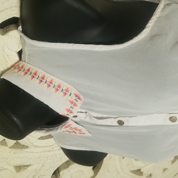 🖤4 for $25 Bongo Size Small Neon Aztec Collar Sheer White Button Down Top - Picture 4 of 17